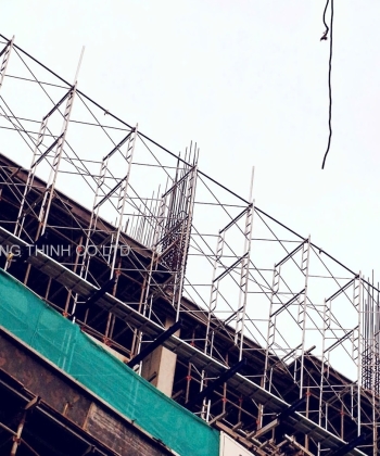 Cách lắp đặt dầm treo giáo bao che