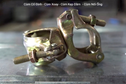 Cùm xoay giàn giáo