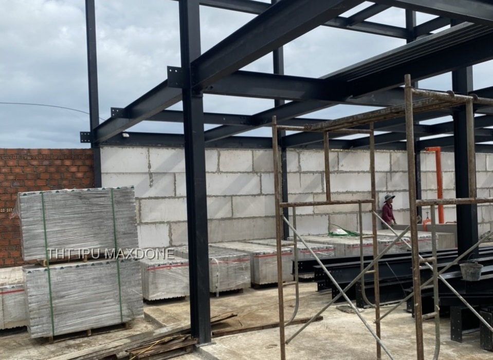 Thi công lắp dựng nhà tiền chế tấm bê tông nhẹ