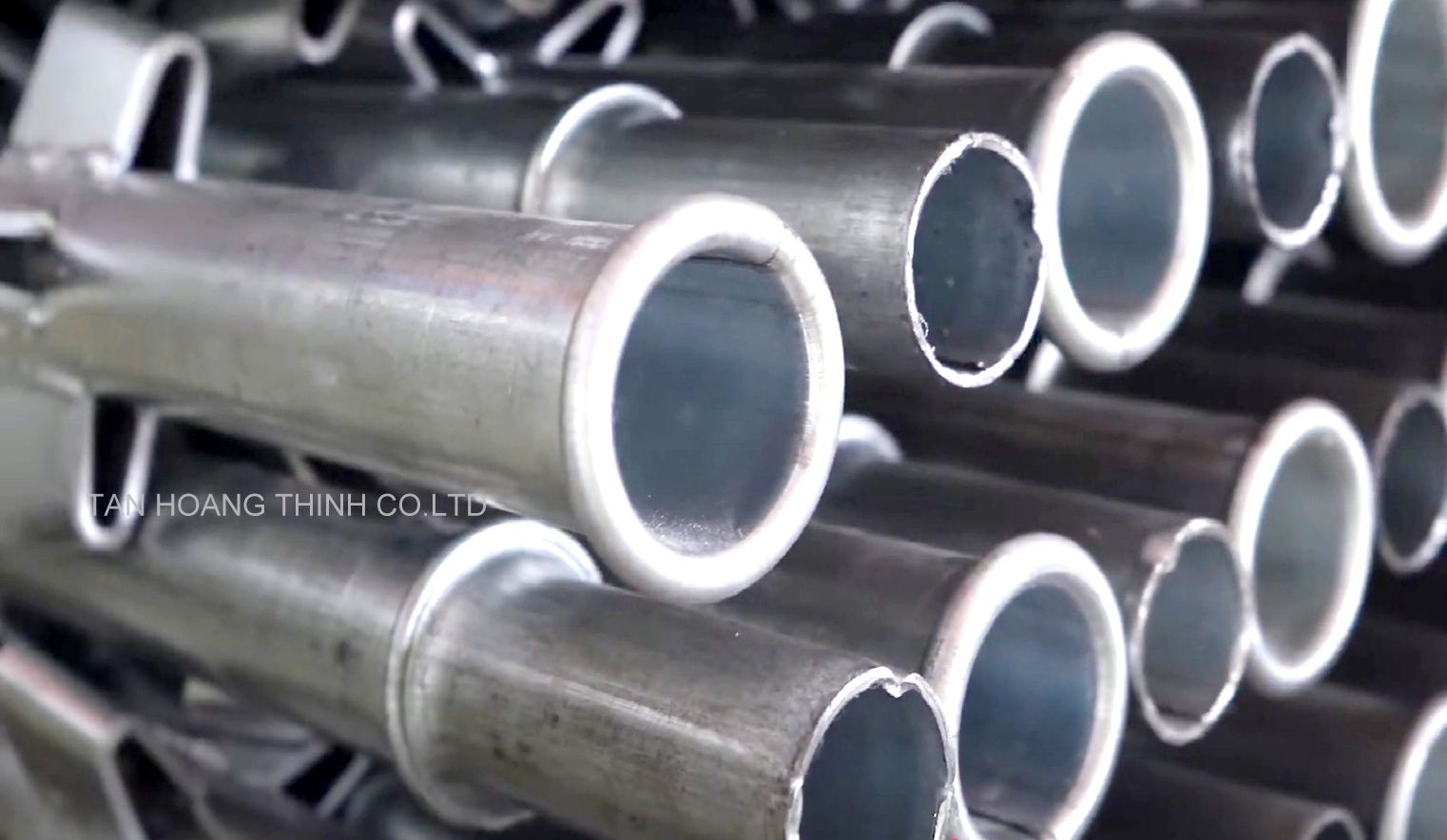 ban-gian-giao-nem-gia-cong-giao-nem-da-nang