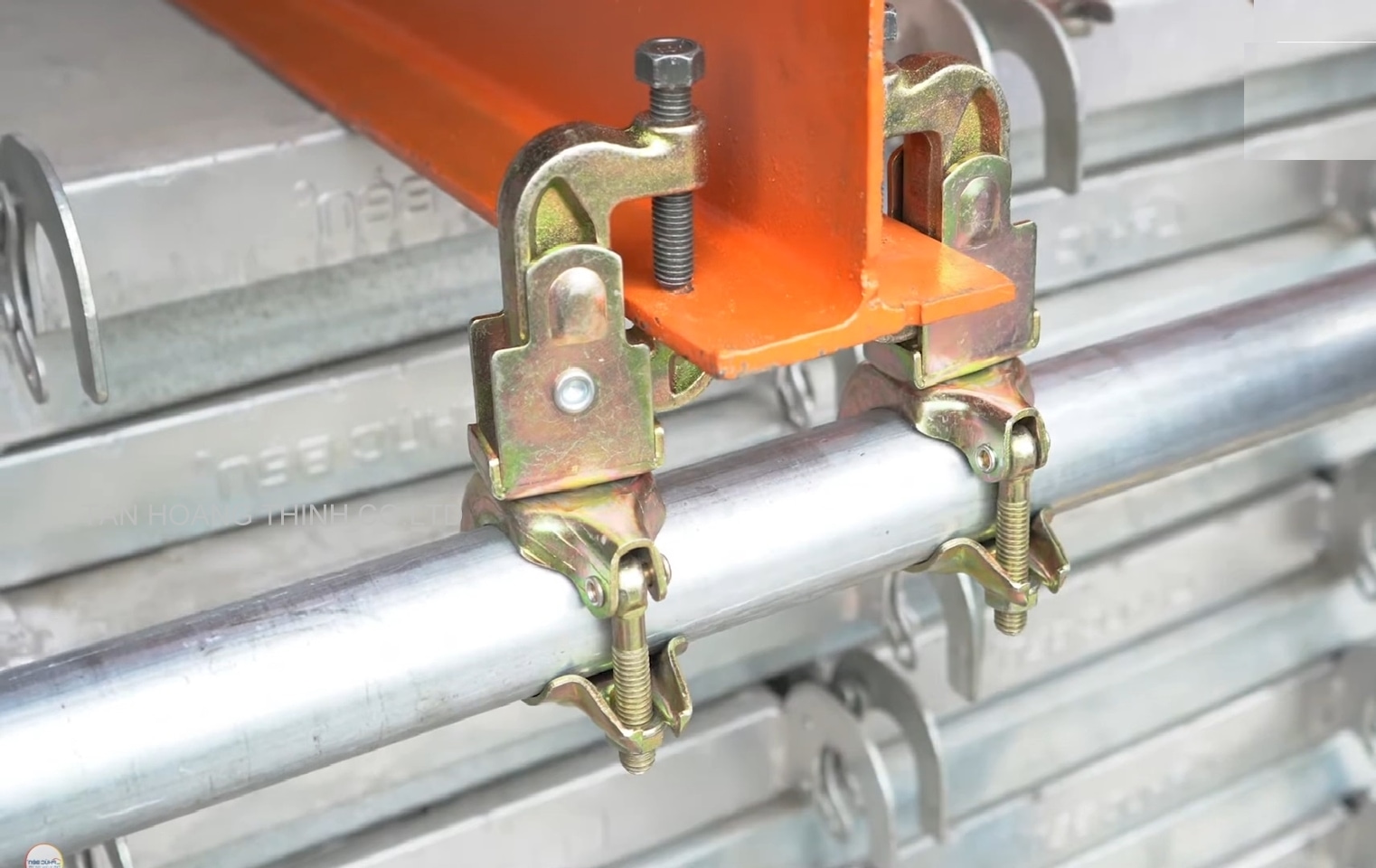 cùm khóa xoay giàn giáo, Khóa giáo D48, khóa ống d42, khóa ống d49, Khóa giáo xoay, Kẹp giàn giáo