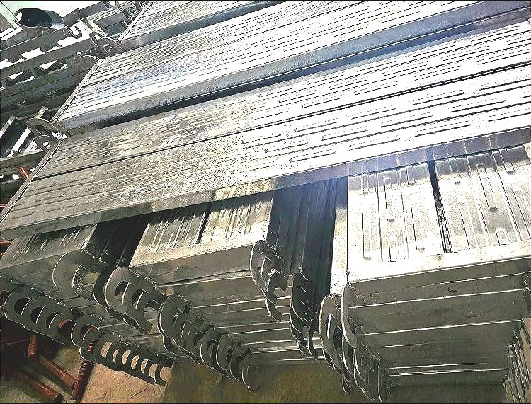 ban-mam-gian-giao-xay-dung-gia-re