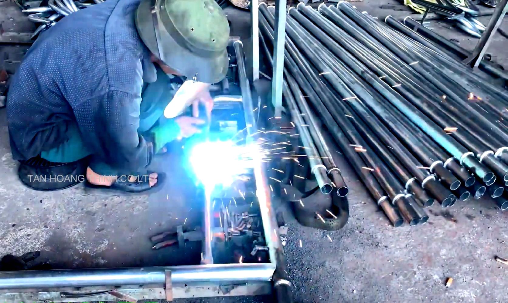 hình ảnh gia công giàn giáo khung H