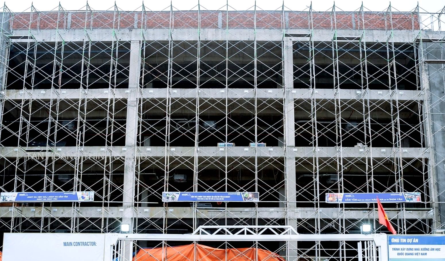 bán giàn giáo bao che