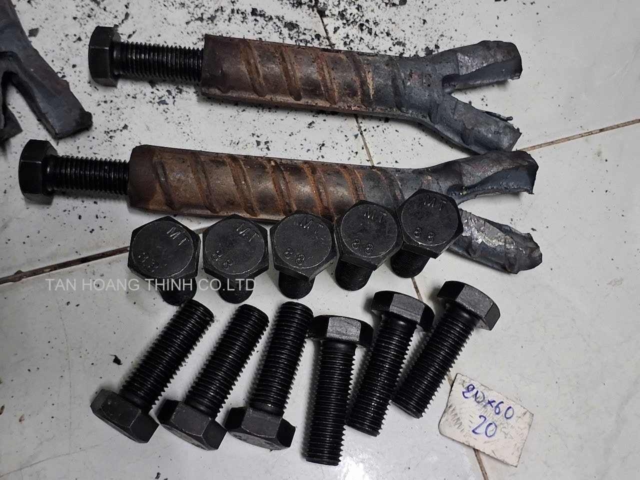 bu long đuôi cá m20 x cấp bền 8.8