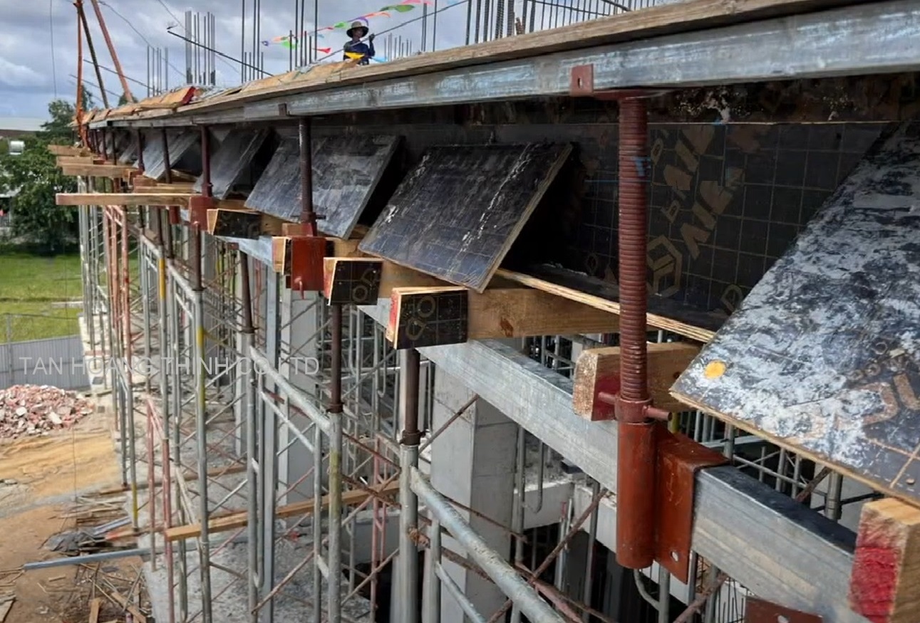 gia-cong-chong-chuyen-u-console-gian-giao-vietnam