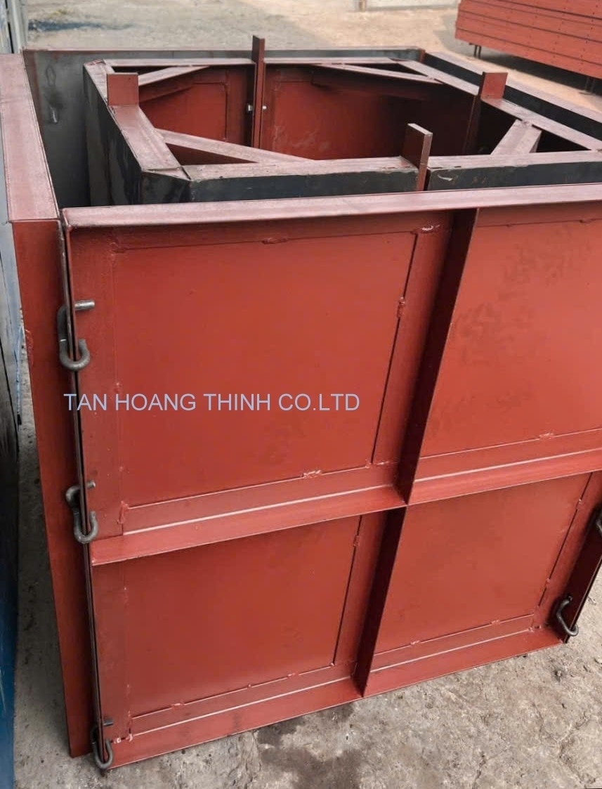 hinh-anh-cop-pha-thep-gian-giao-mien-trung