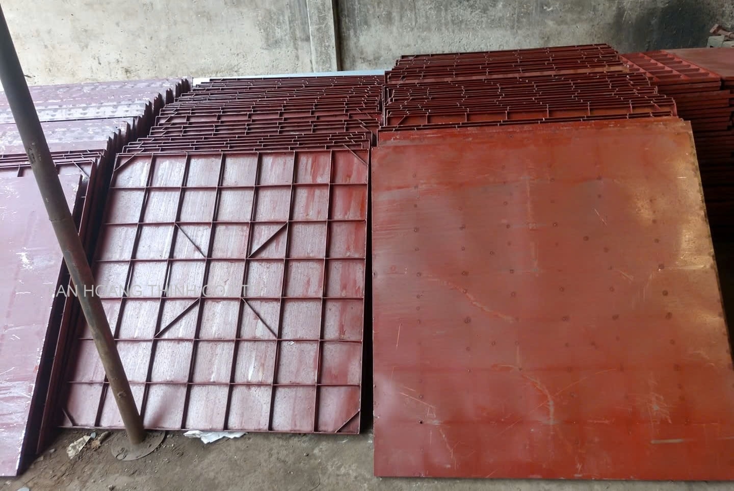 nha-san-xuat-gia-cong-coppha-thep-da-nang-gia-re-uy-tin