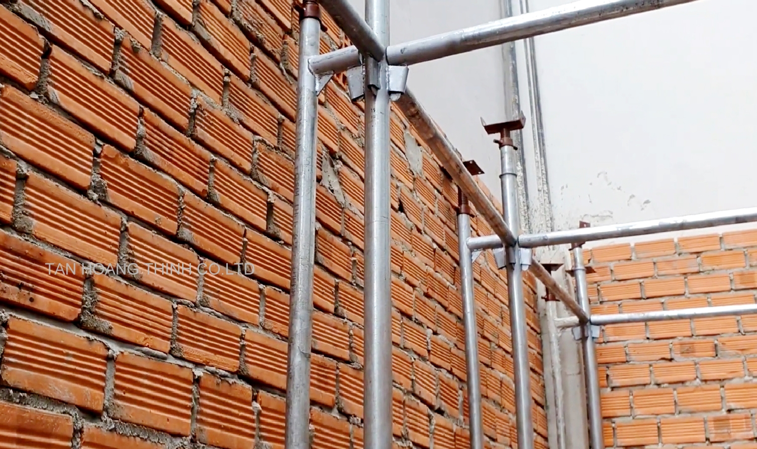 gia-cong-gian-giao-nem-canh-khe