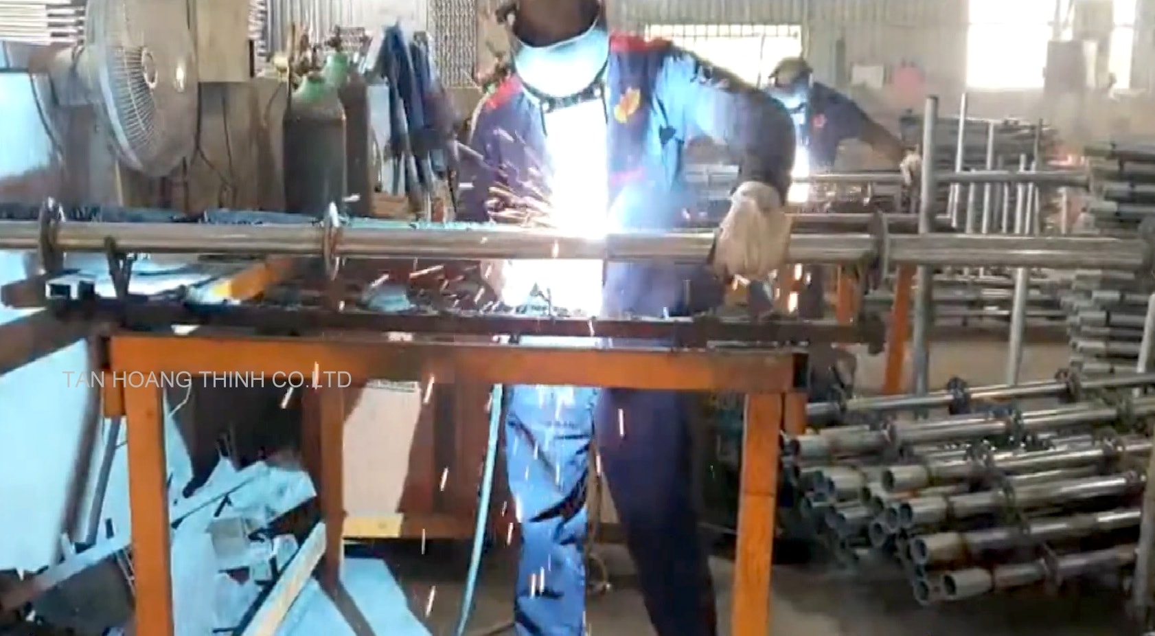 gia-cong-cung-cap-gian-giao-dia-ringlock-da-nang