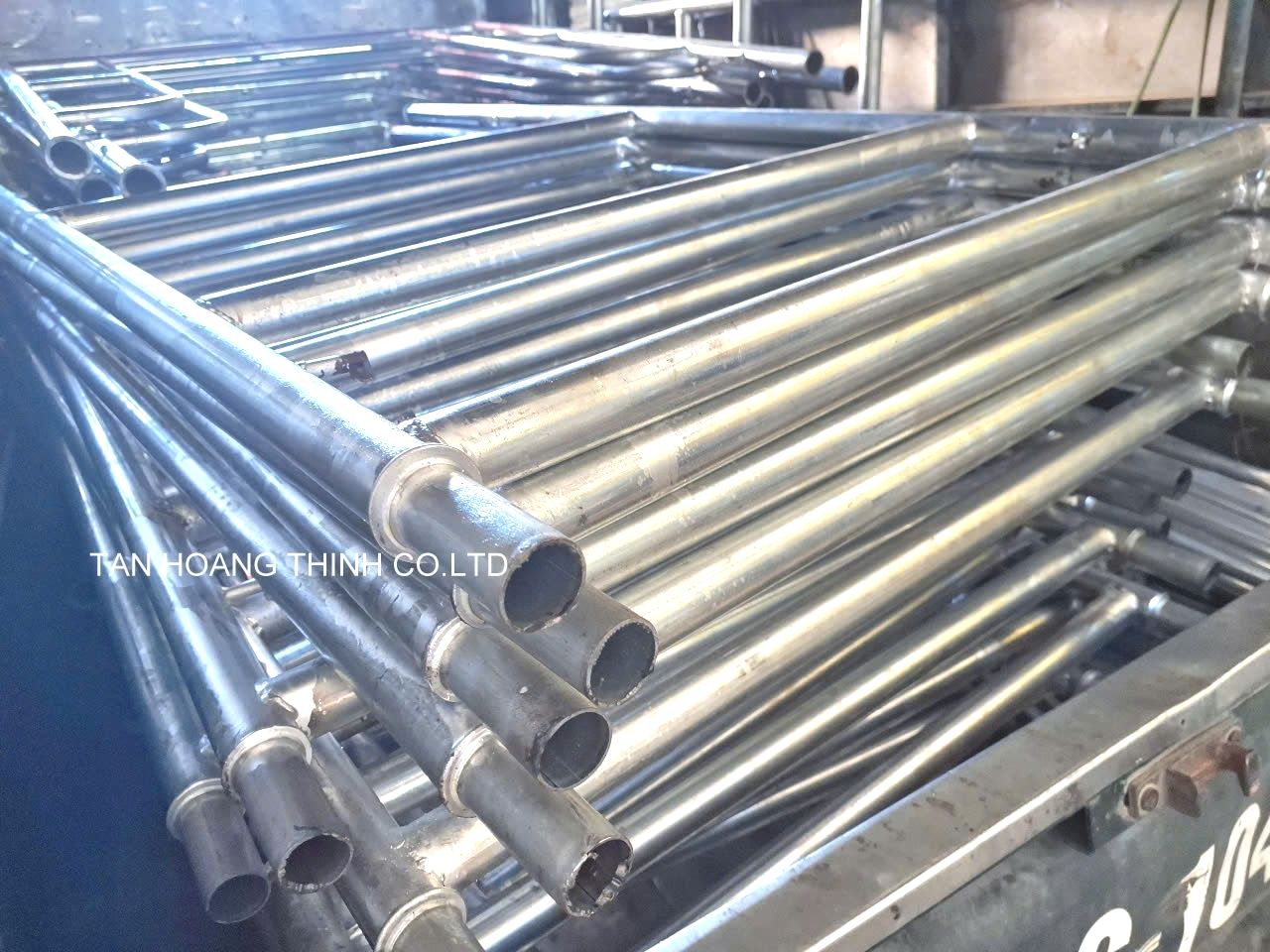 gian-cho-khong-gian-hep