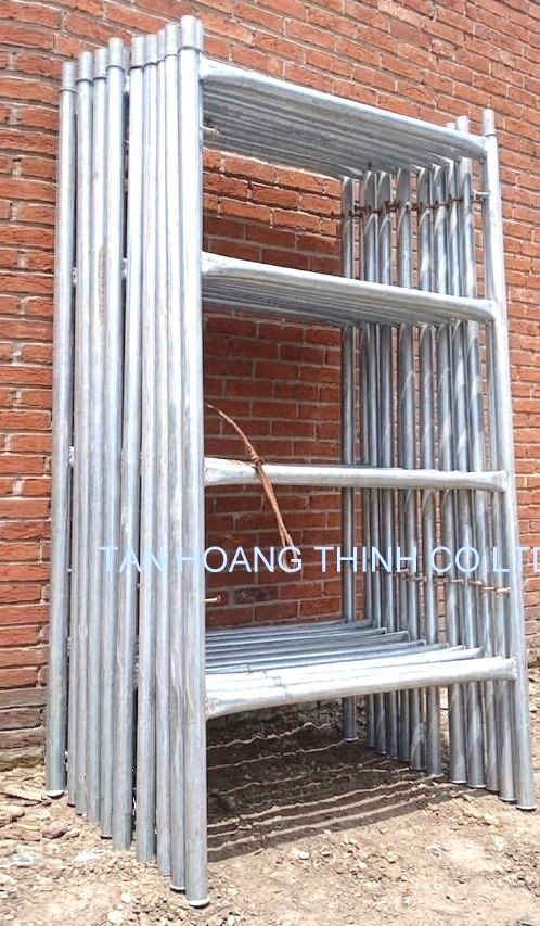 hinh-anh-gian-giao-thang-cao-2m-rong-1m25