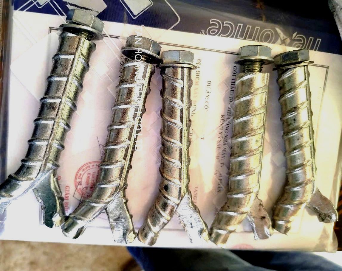 bulong chữ y là loại bu lông đuôi cá cần thiết khi treo dầm i, liên kết dầm treo dàn giáo