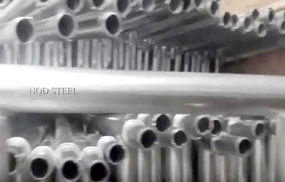 nqdsteel-mua-ban-cau-thang-mam-kem-gian-giao-xay-dung