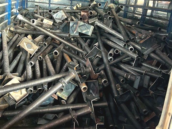 Kích tăng U được gắn ở đầu trên của giàn giáo hoặc cây chống. ống thép D34 giàn giáo, kích chống sàn, kích cốp pha, kích tăng xây dựng