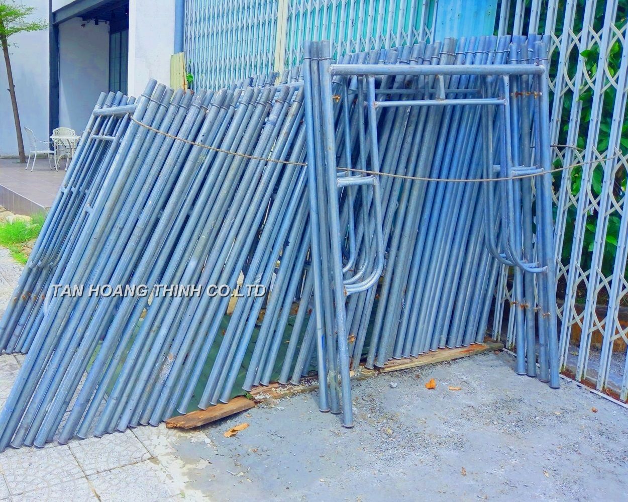 san-xuat-cung-cap-gian-giao-xay-dung-da-nang